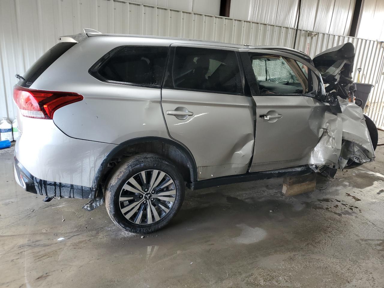 2019 Mitsubishi Outlander - Image 3