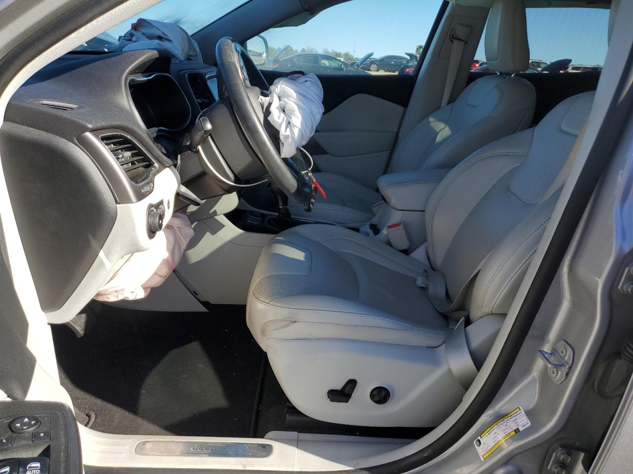 2019 Jeep Cherokee - Image 7