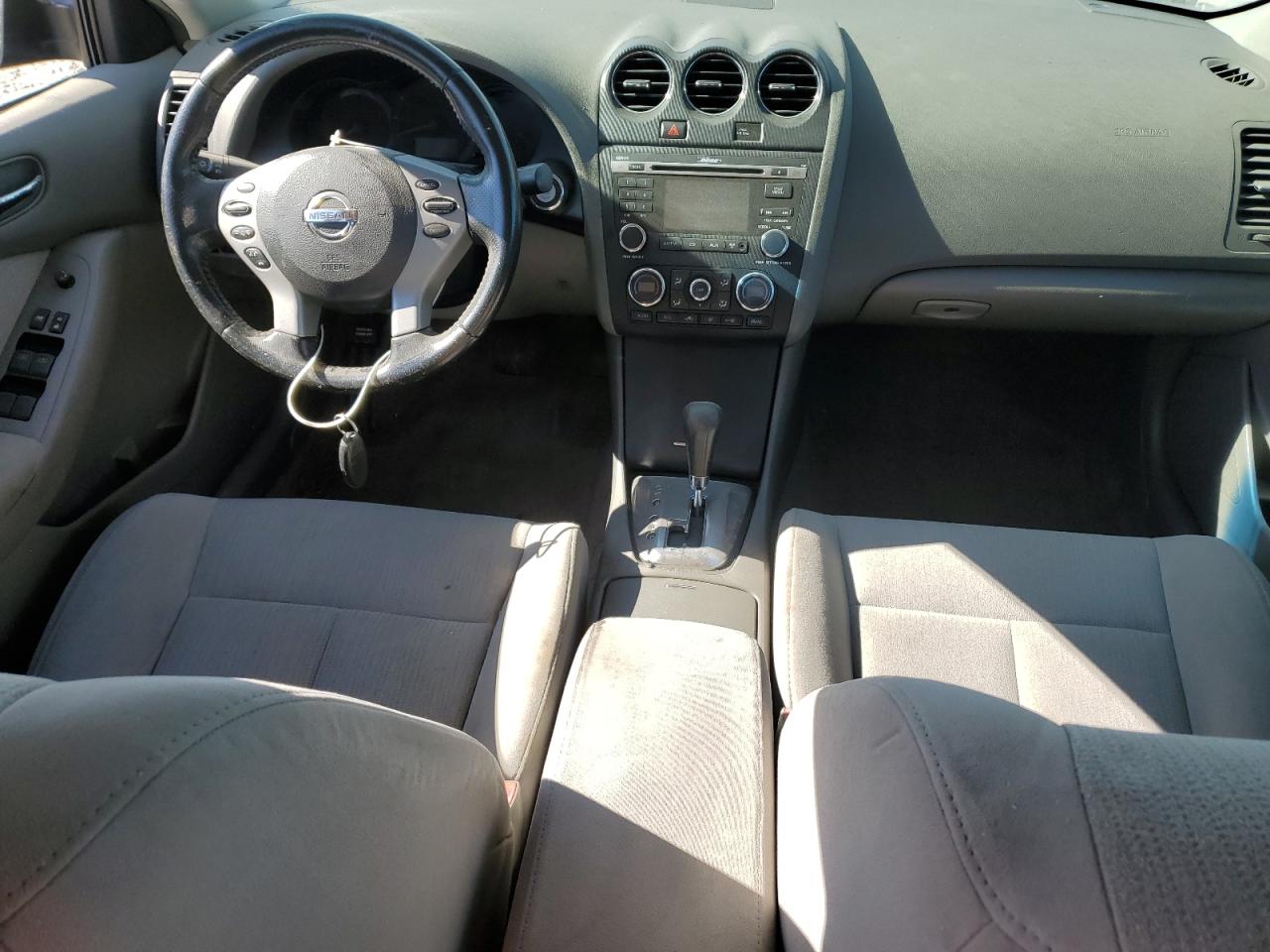 2010 Nissan Altima - Image 8