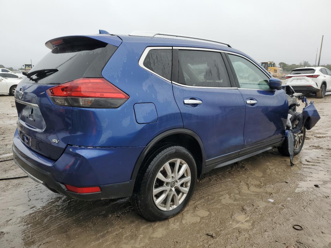 2017 Nissan Rogue - Image 3
