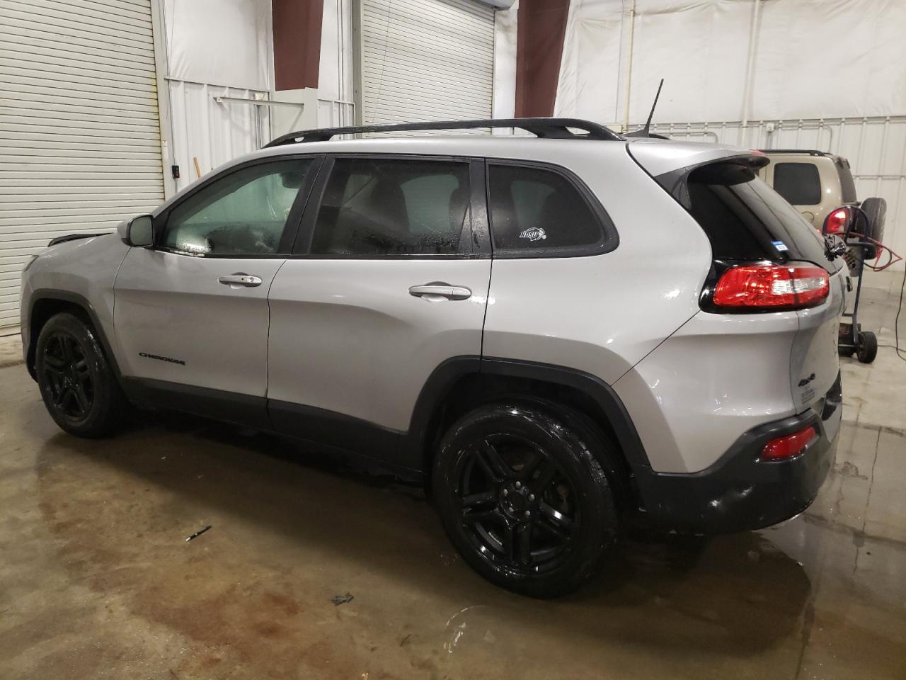 2016 Jeep Grand Cherokee - Image 2