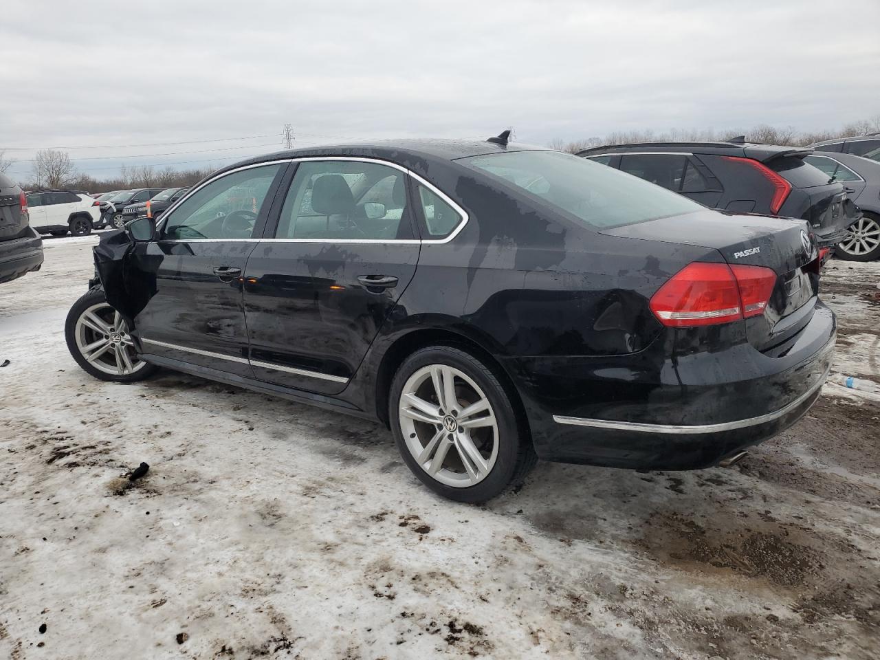 2014 Volkswagen Passat - Image 2