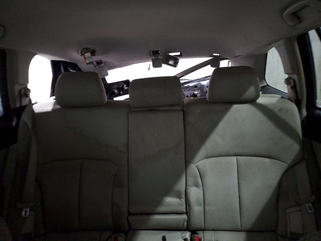 2010 Subaru Outback - Image 10