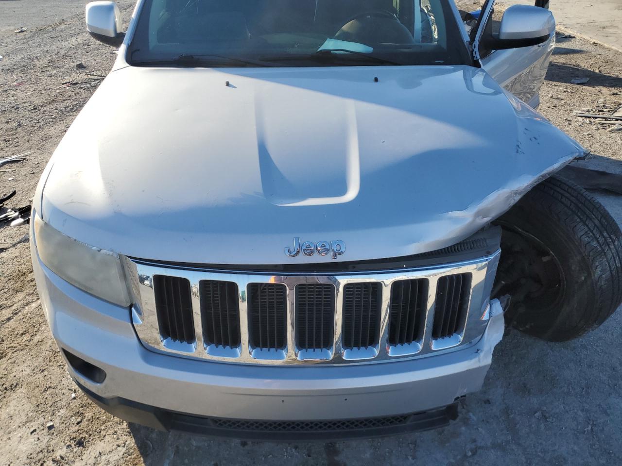 2011 Jeep Grand Cherokee - Image 13