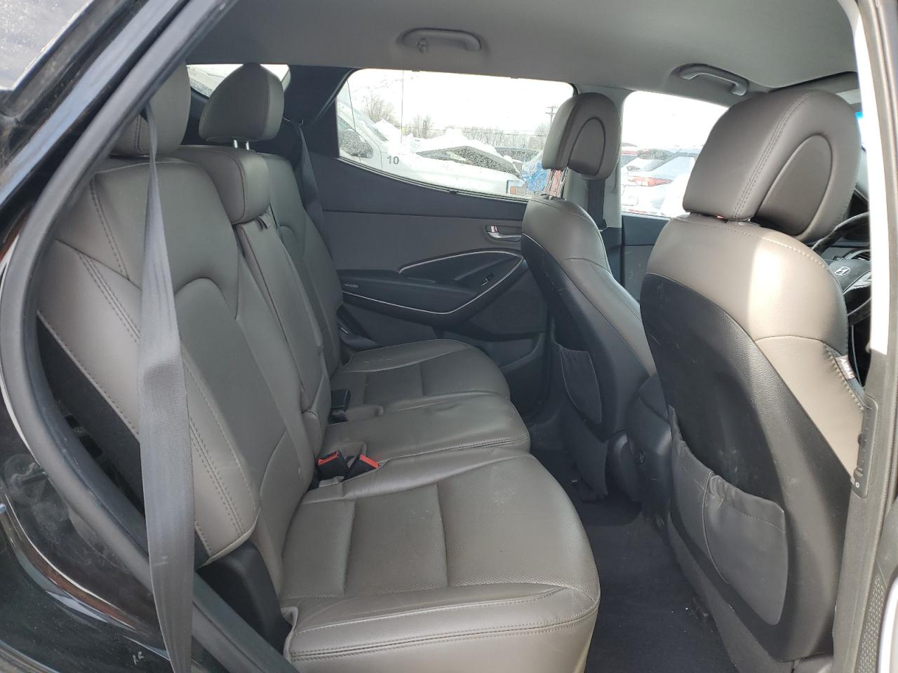2017 Hyundai Santa Fe - Image 11