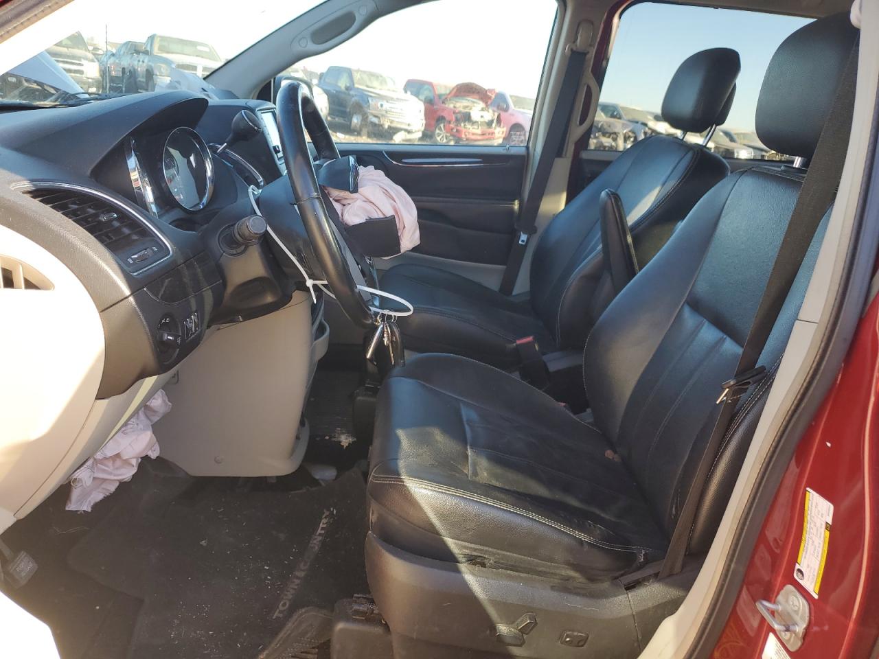 2014 Chrysler Town & Country - Image 7