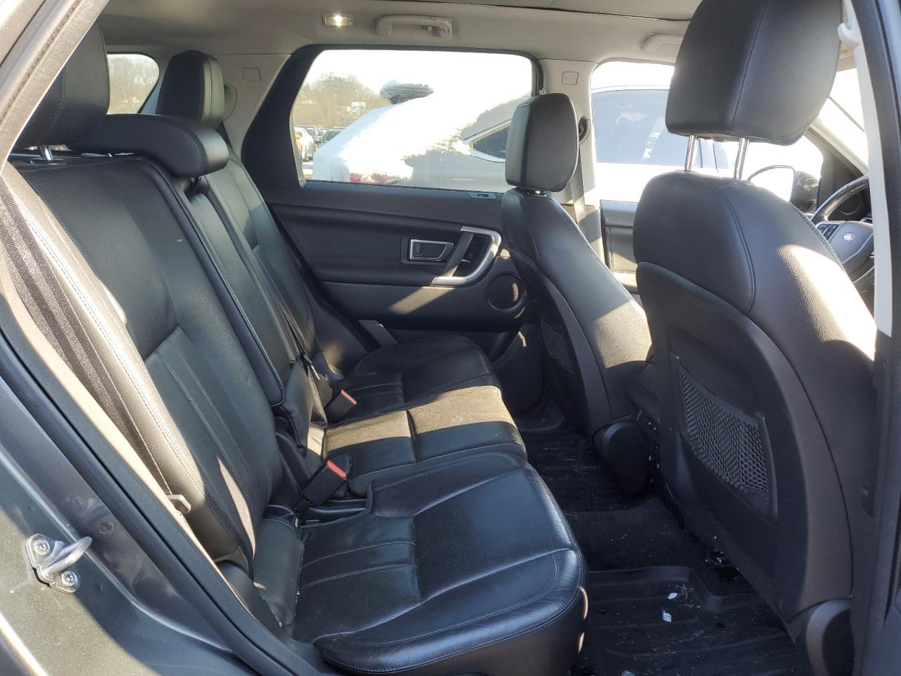 2017 Land Rover Discovery - Image 11