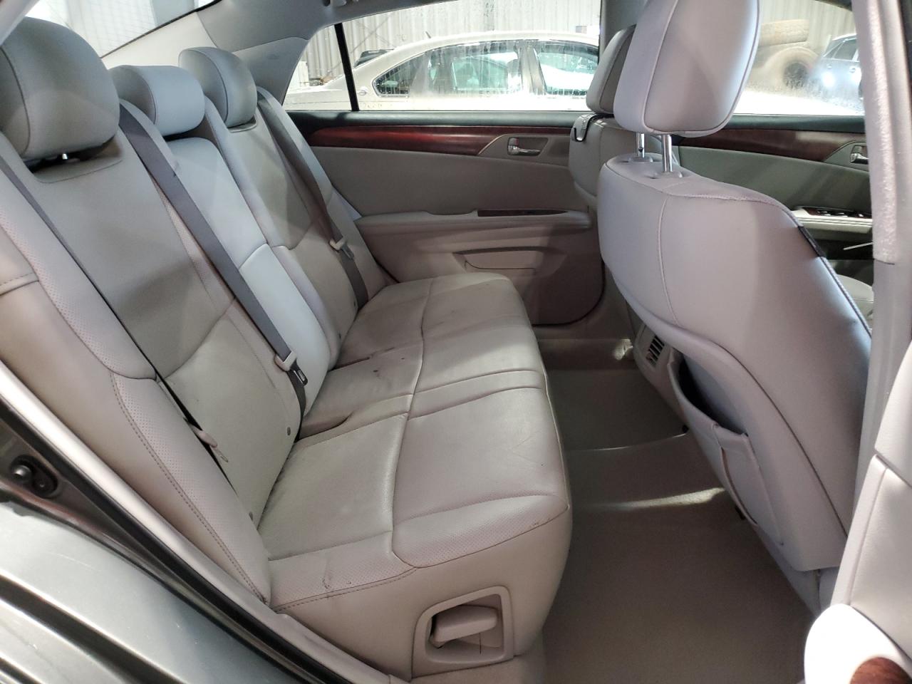 2011 Toyota Avalon - Image 10