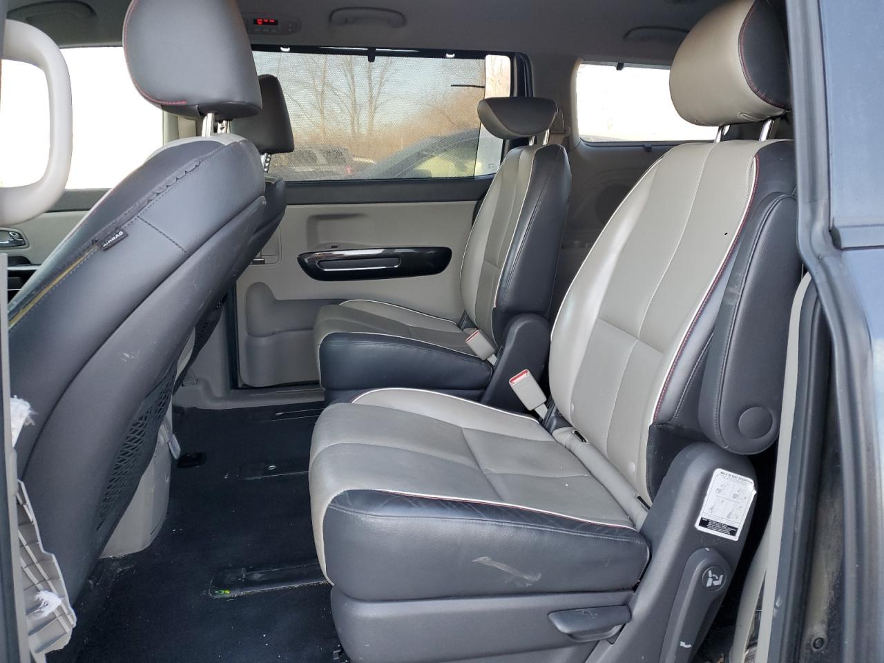 2016 Kia Sedona - Image 12