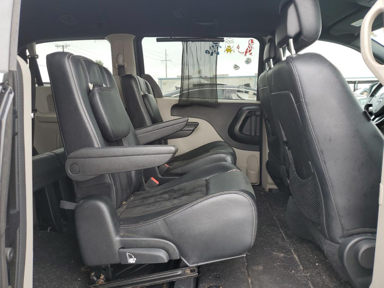 2017 Dodge Caravan - Image 11