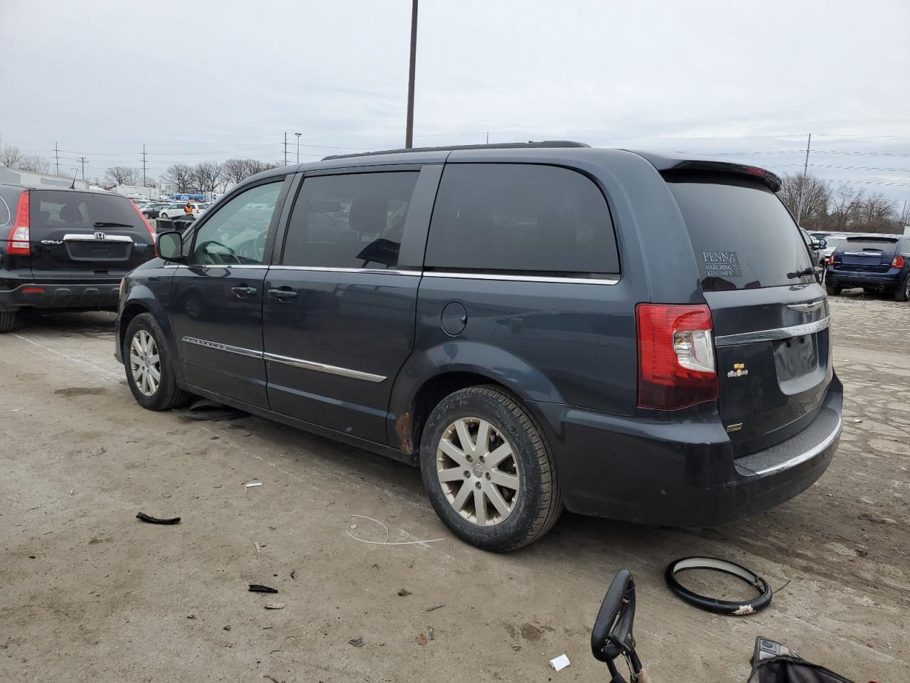 2013 Chrysler Town & Country - Image 2