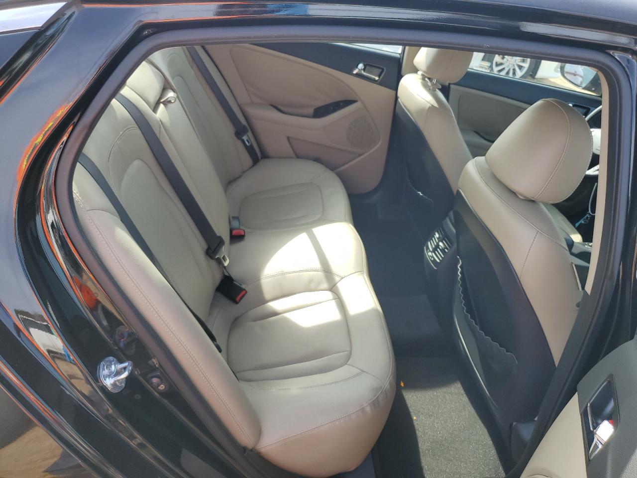 2011 Kia Optima - Image 10