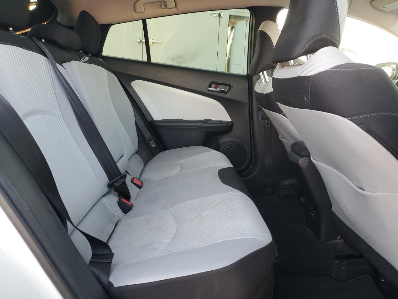 2017 Toyota Prius - Image 10