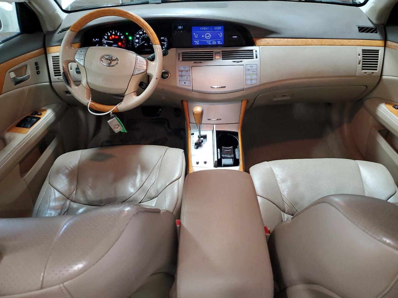 2005 Toyota Avalon - Image 8