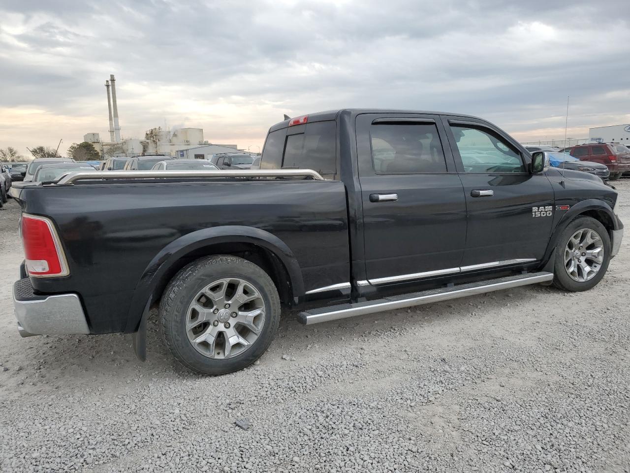 2015 RAM 1500 - Image 3