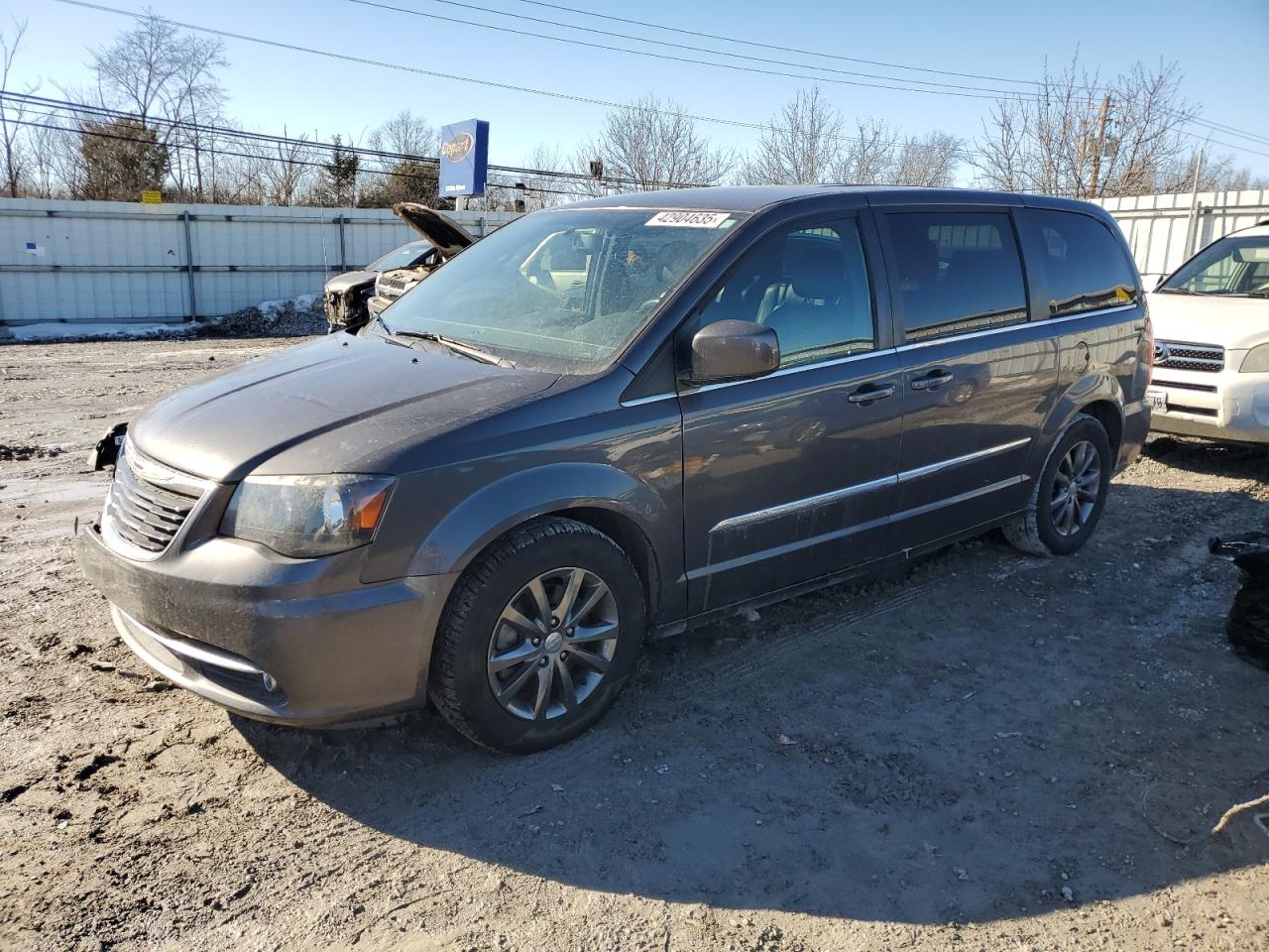 2016 Chrysler Town & Country - Image 1