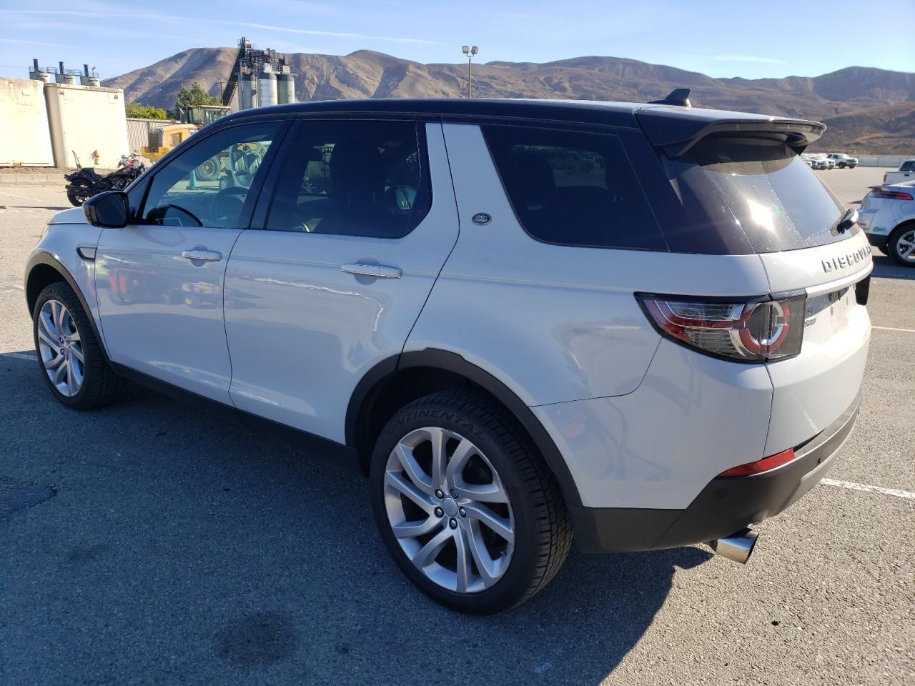 2016 Land Rover Discovery - Image 2