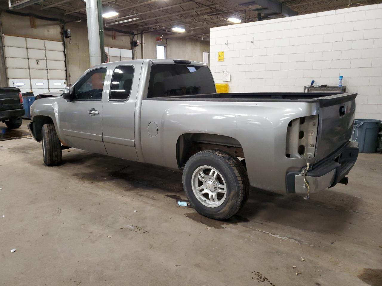 2008 Chevrolet Silverado - Image 2