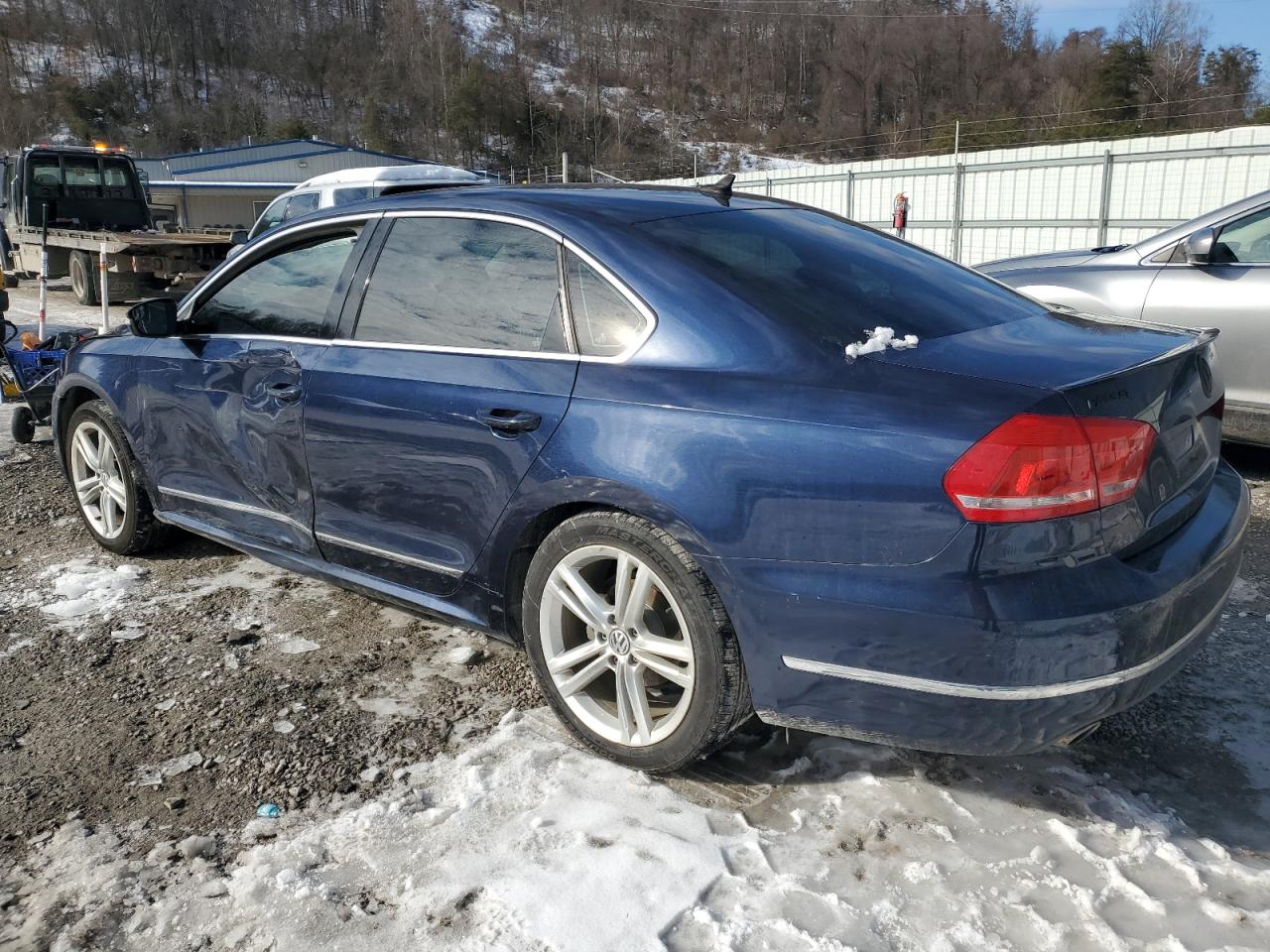 2014 Volkswagen Passat - Image 2