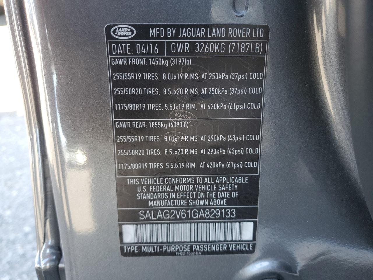 2016 Land Rover LR4 - Image 15