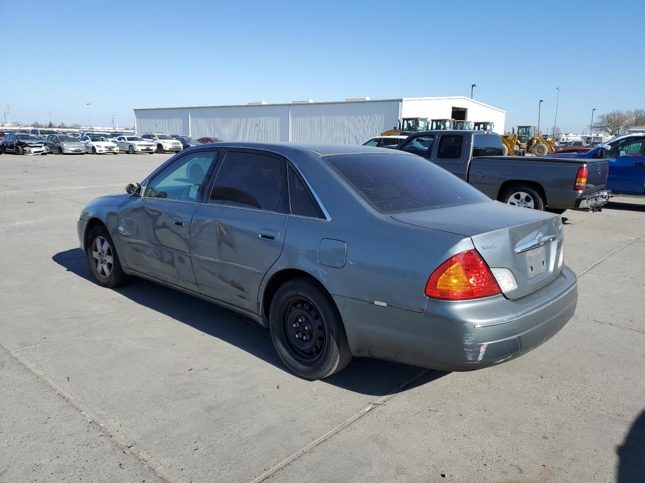 2000 Toyota Avalon - Image 2