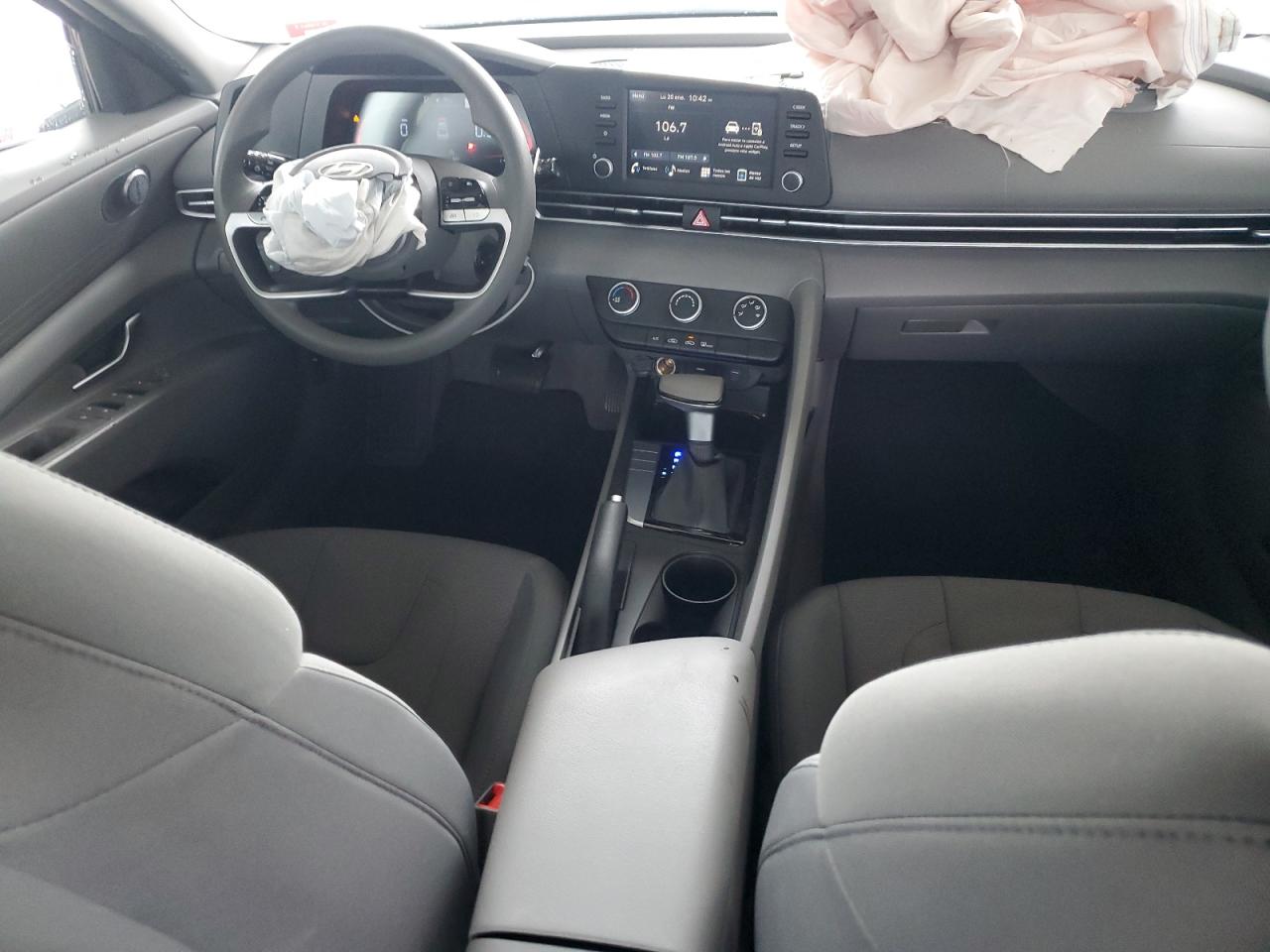 2024 Hyundai Elantra - Image 8
