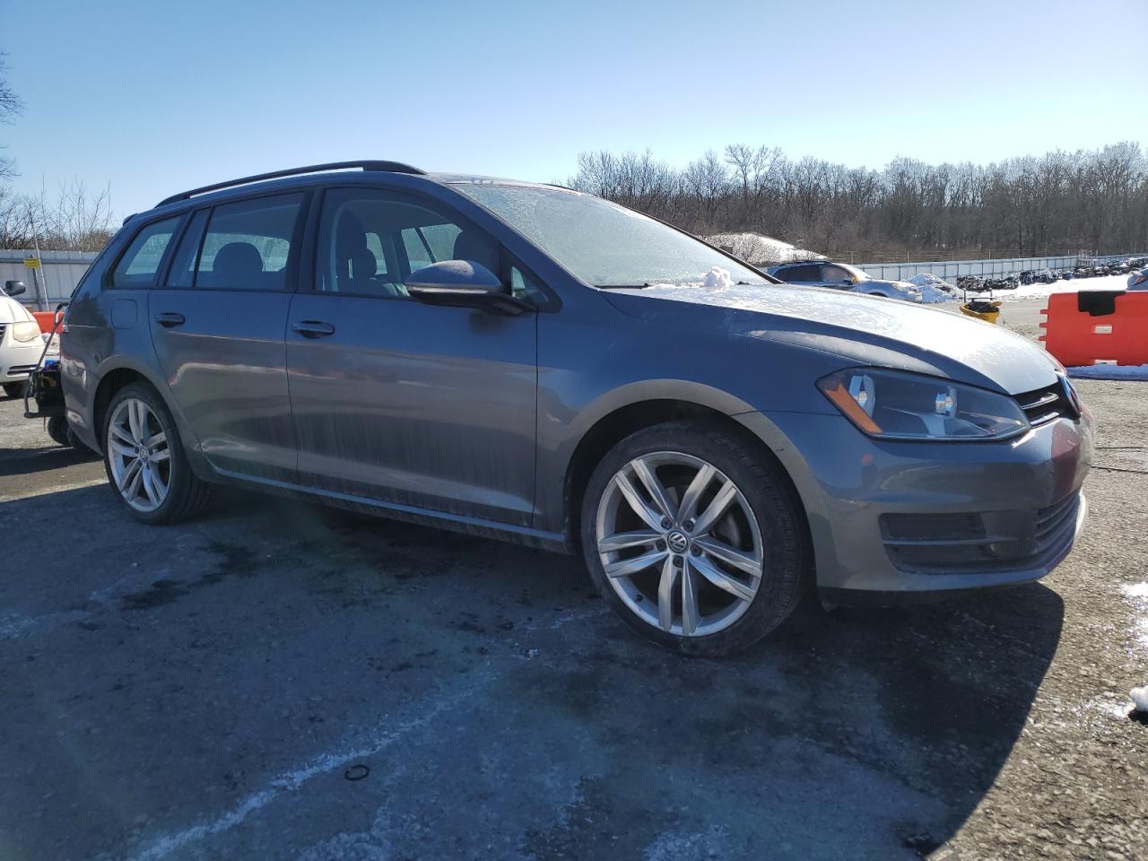 2016 Volkswagen Golf - Image 4