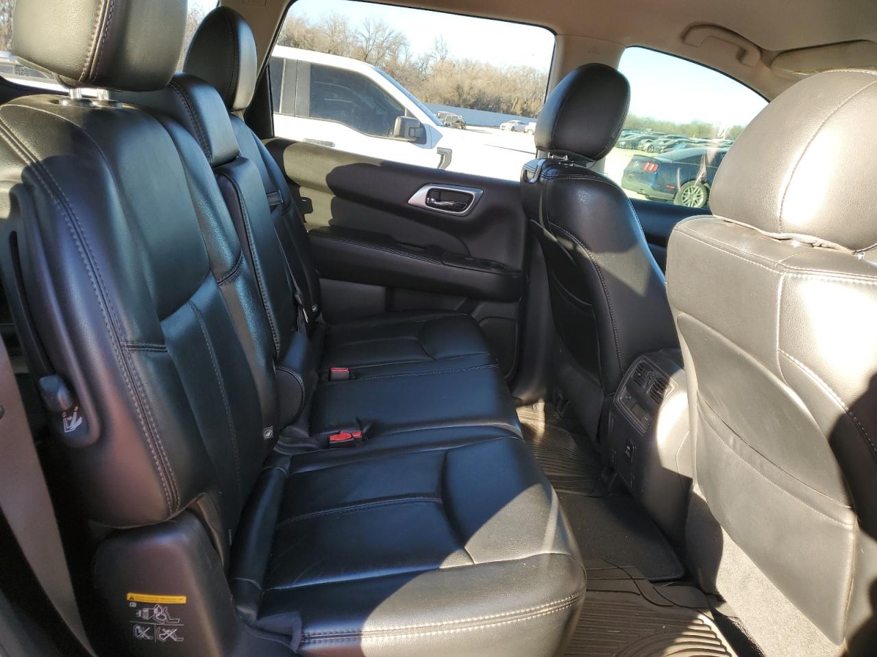 2016 Nissan Pathfinder - Image 11