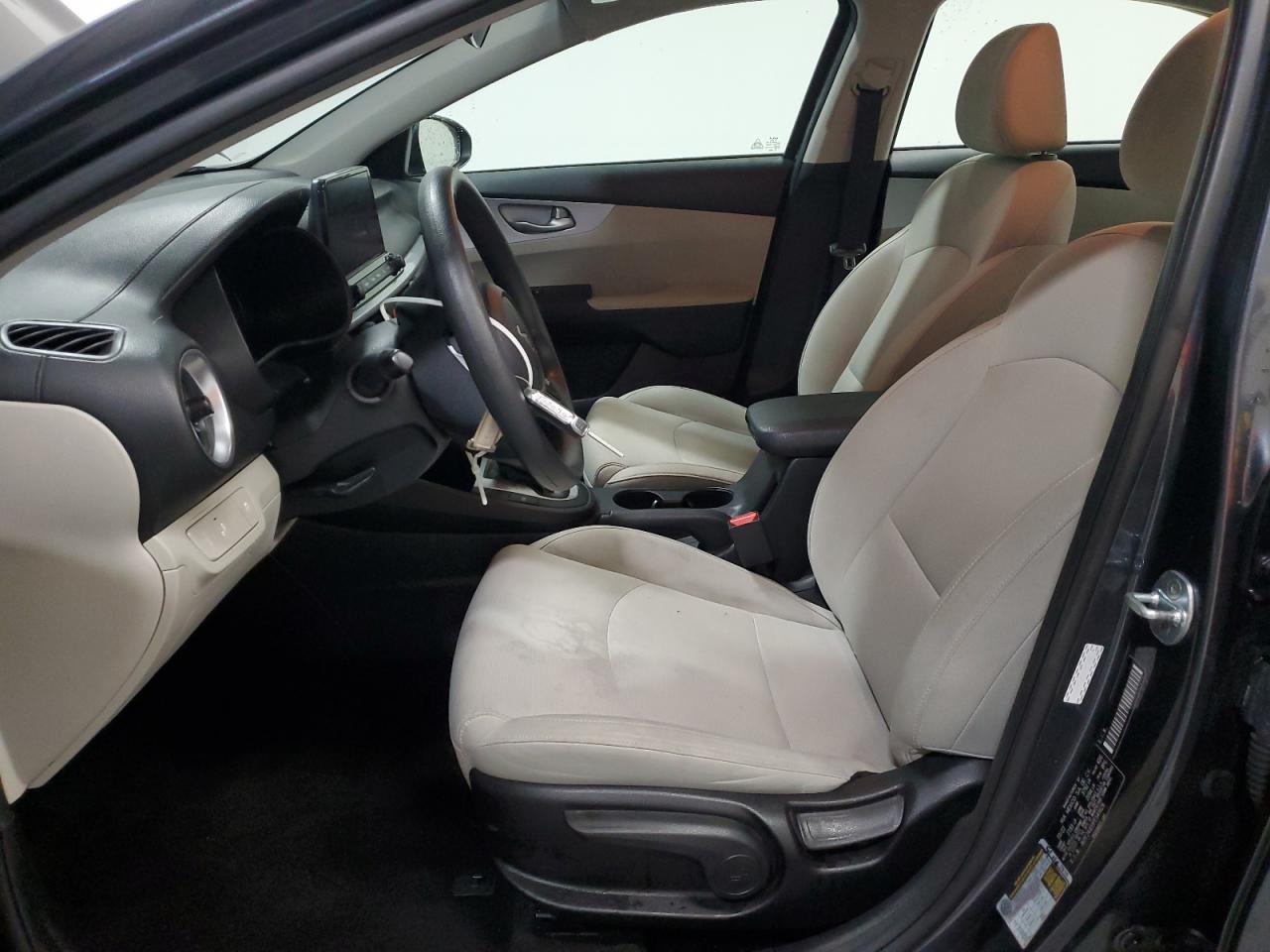 2023 Kia Forte - Image 7