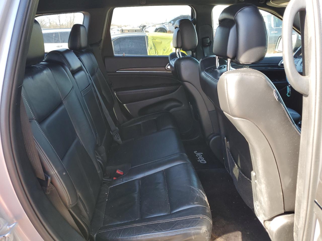 2017 Jeep Grand Cherokee - Image 11