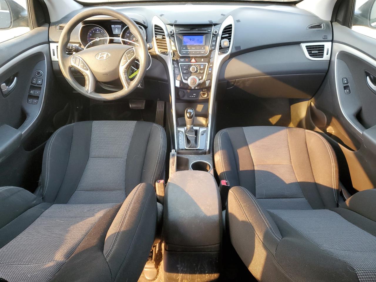2017 Hyundai Elantra - Image 8