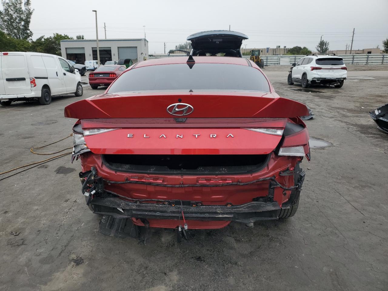 2022 Hyundai Elantra - Image 6
