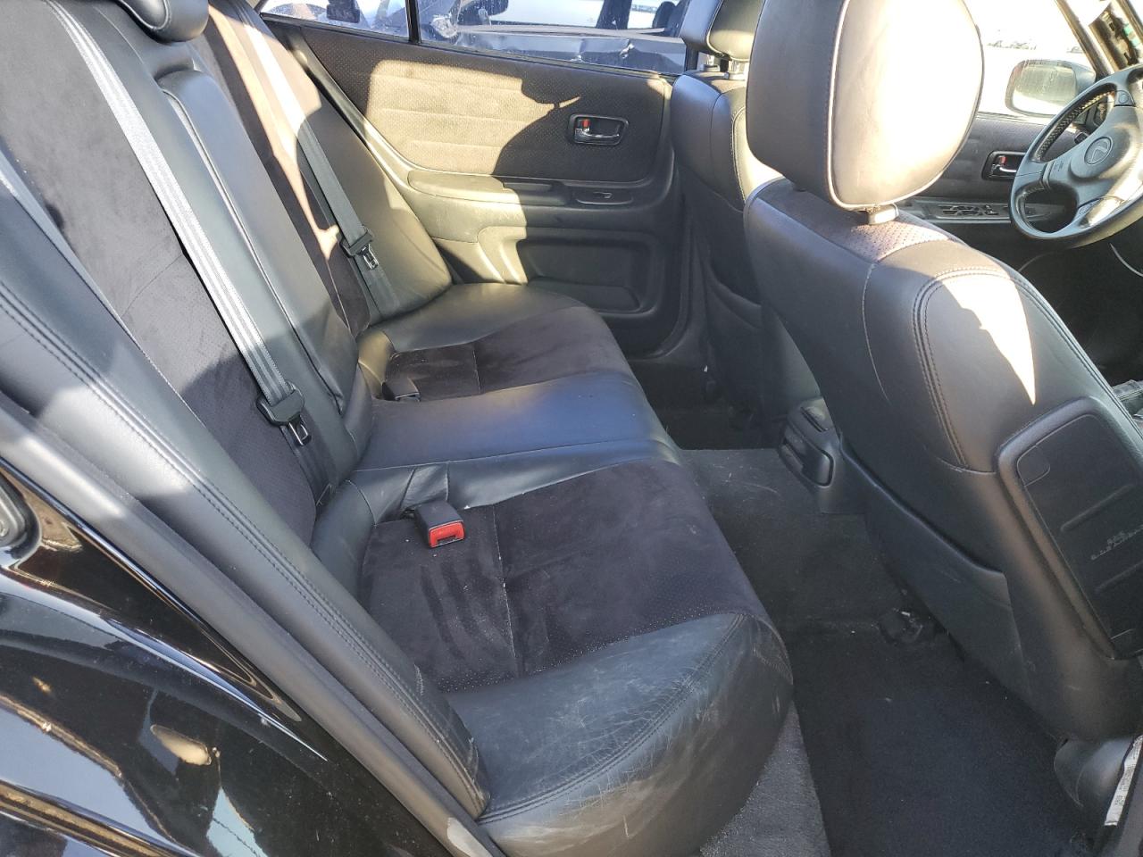 2001 Lexus IS - Image 10