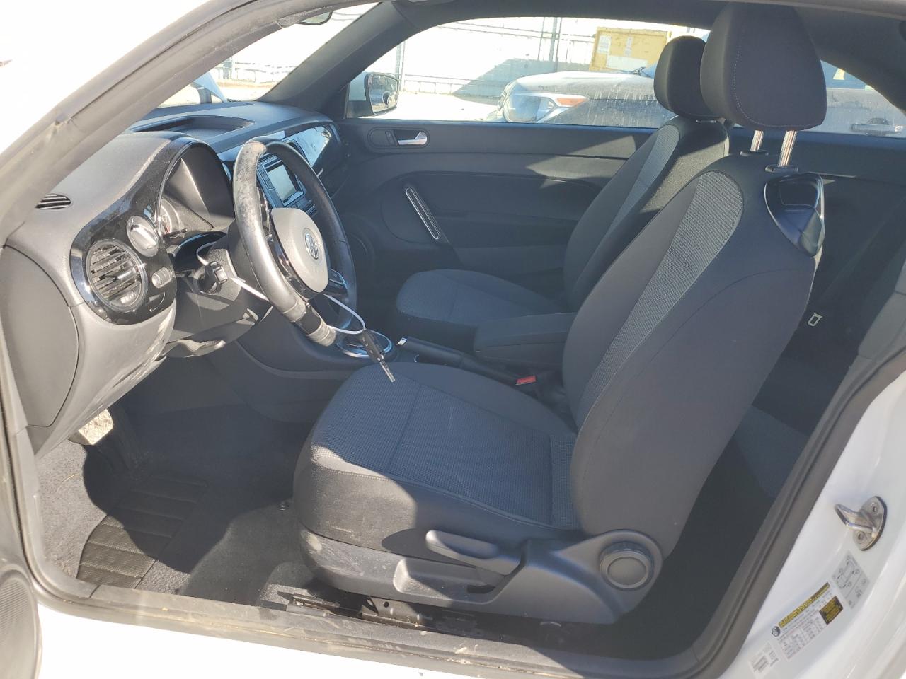 2019 Volkswagen Beetle - Image 7