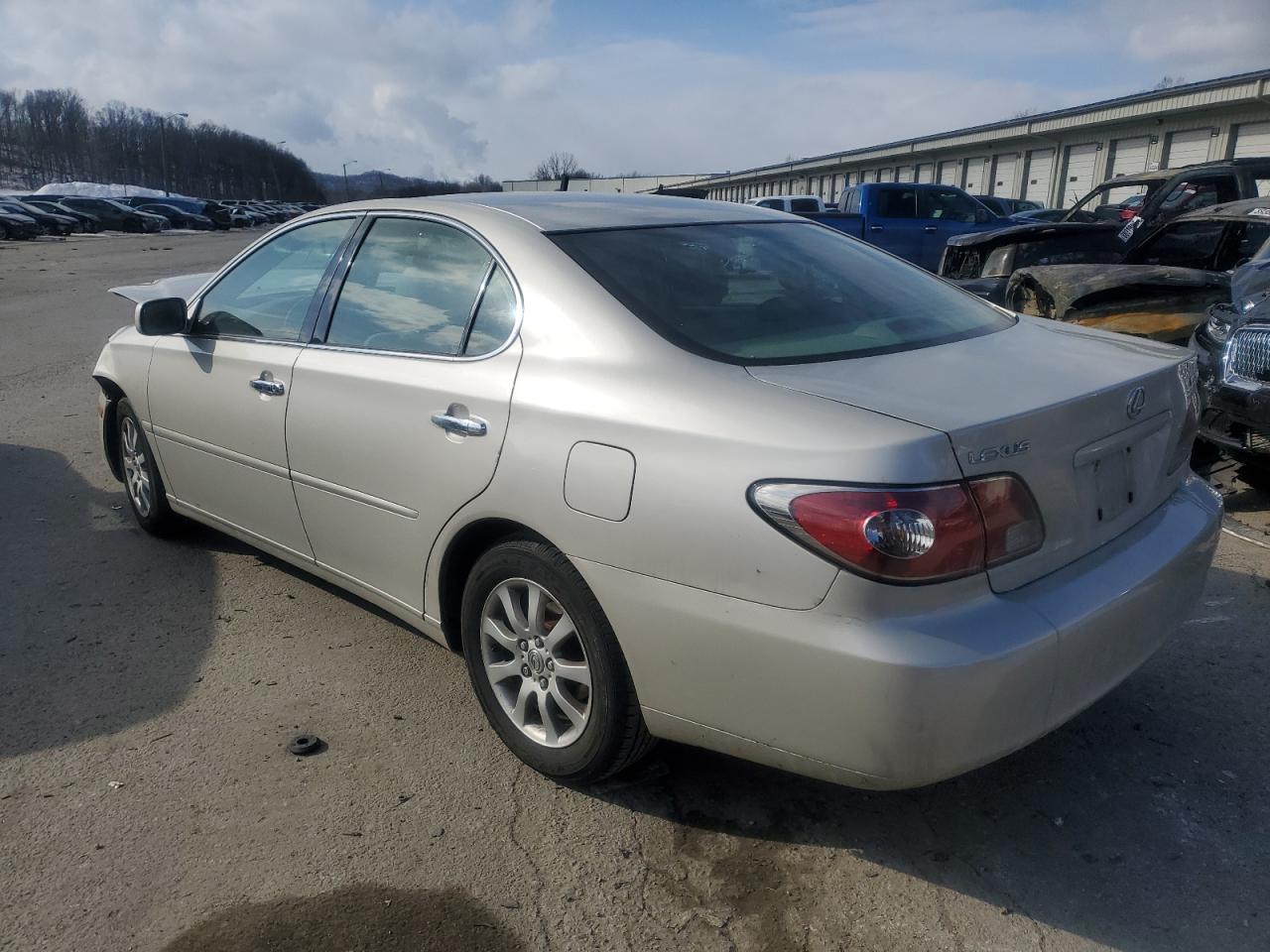 2004 Lexus ES - Image 2