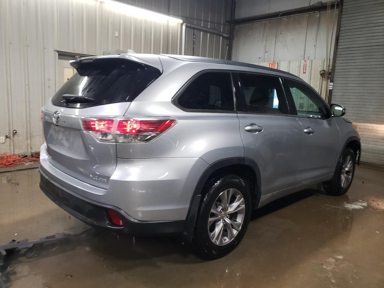2014 Toyota Highlander - Image 3