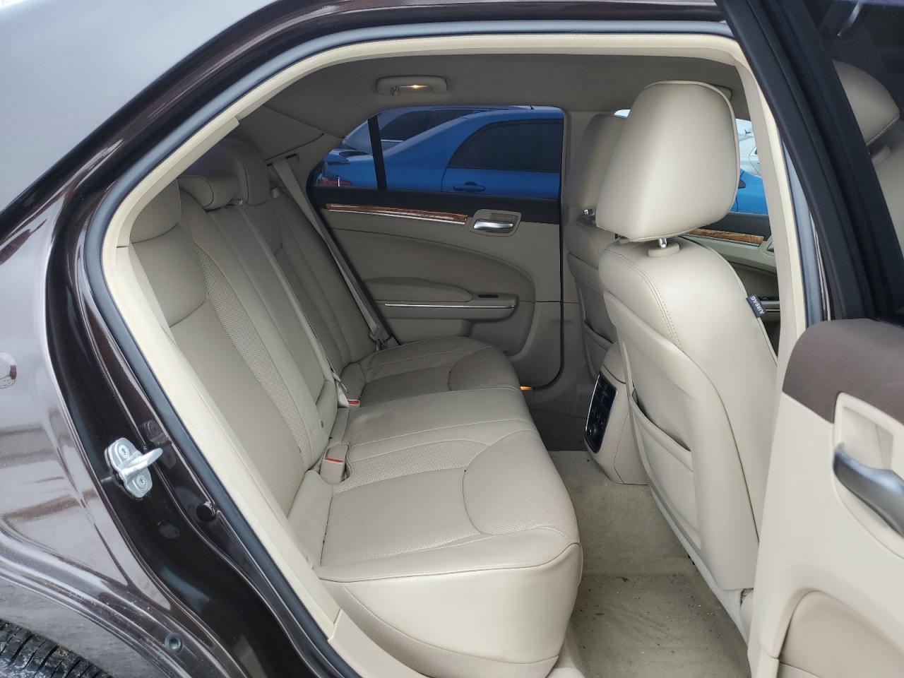 2012 Chrysler 300 - Image 10