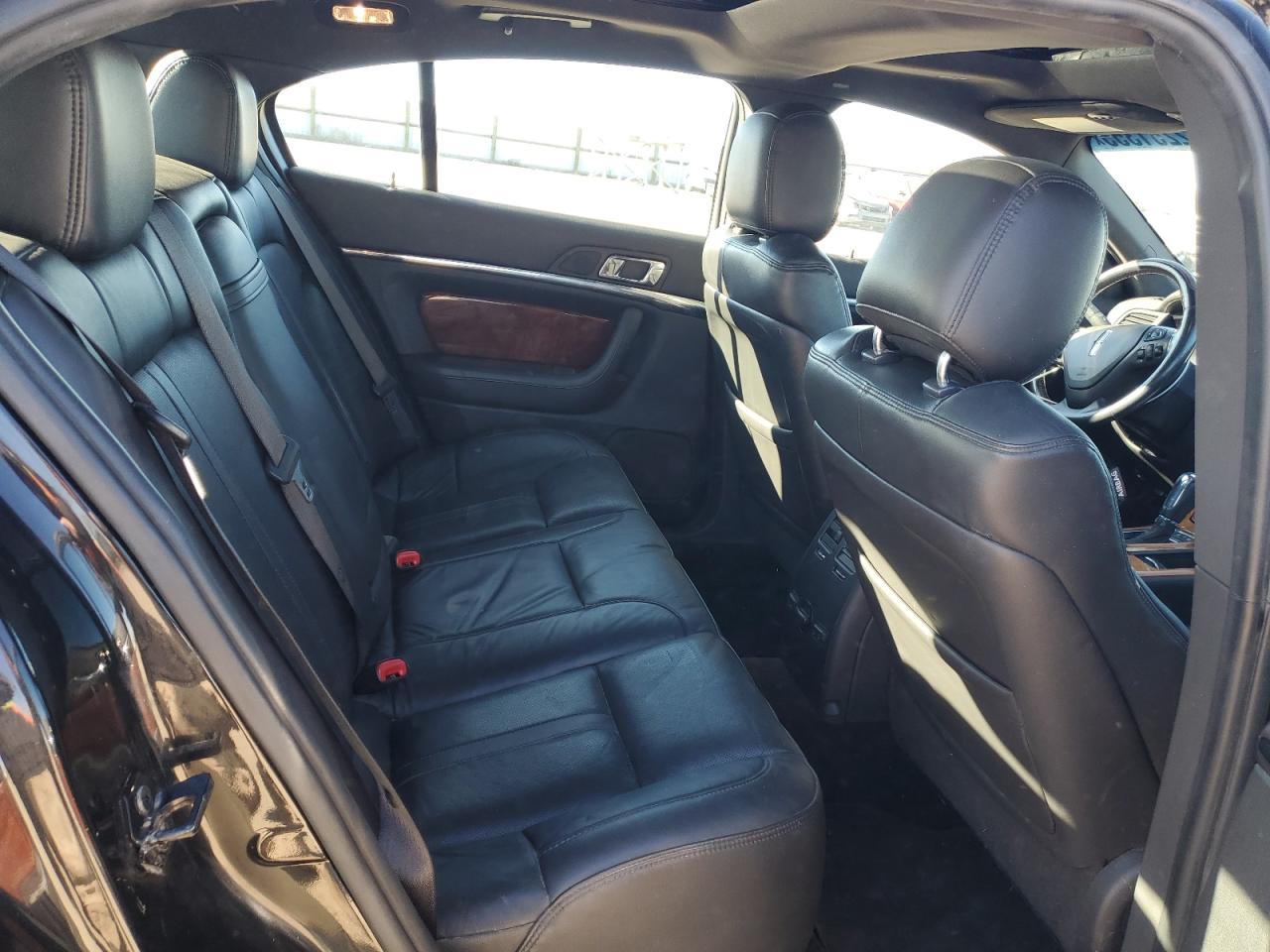 2013 Lincoln MKS - Image 10