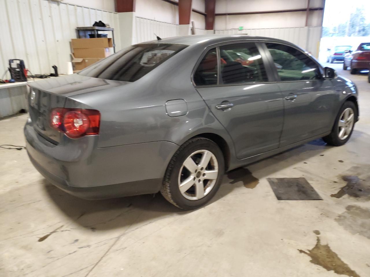 2010 Volkswagen Jetta - Image 3