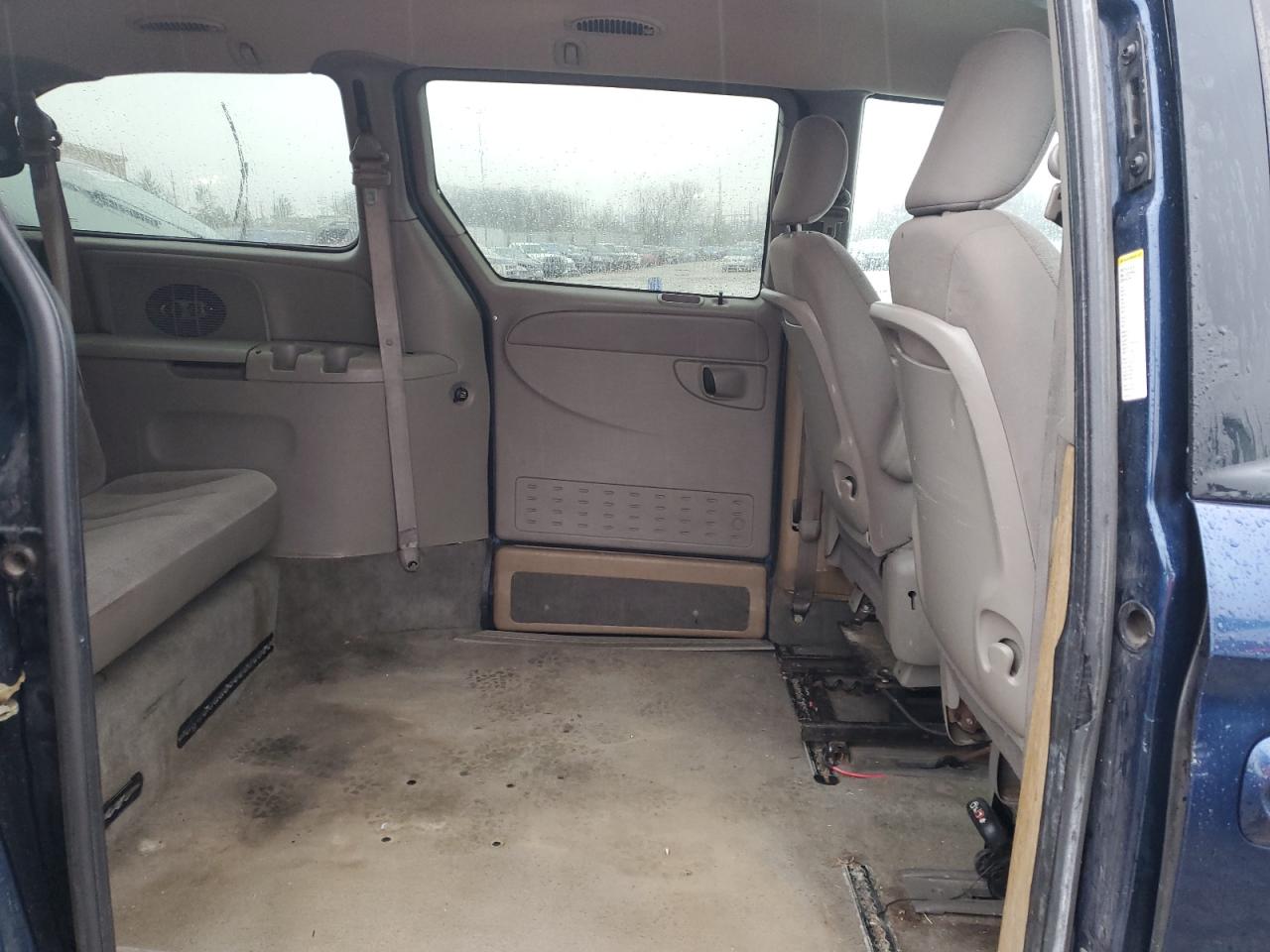 2002 Dodge Caravan - Image 12