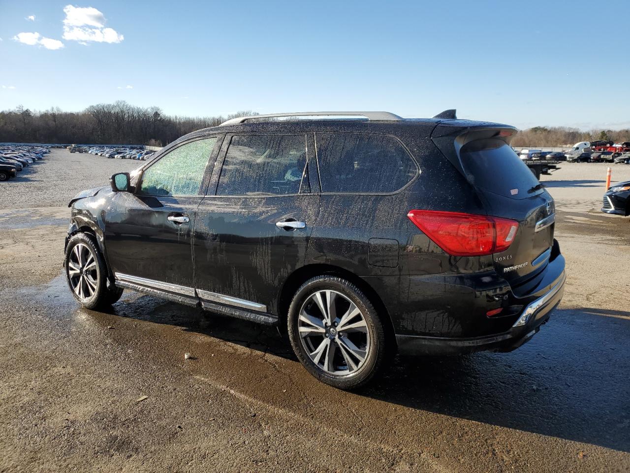 2019 Nissan Pathfinder - Image 2