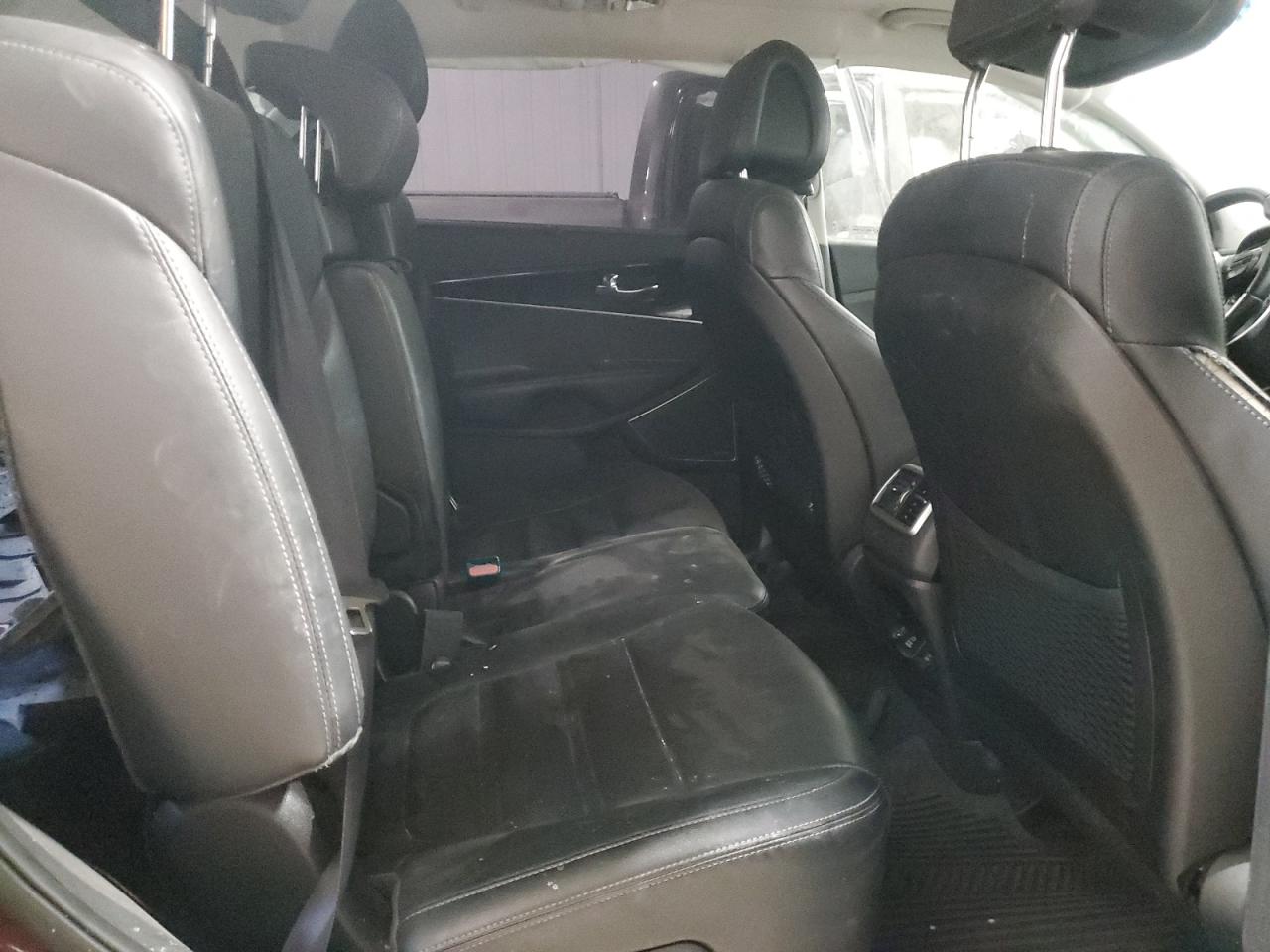 2016 Kia Sorento - Image 11