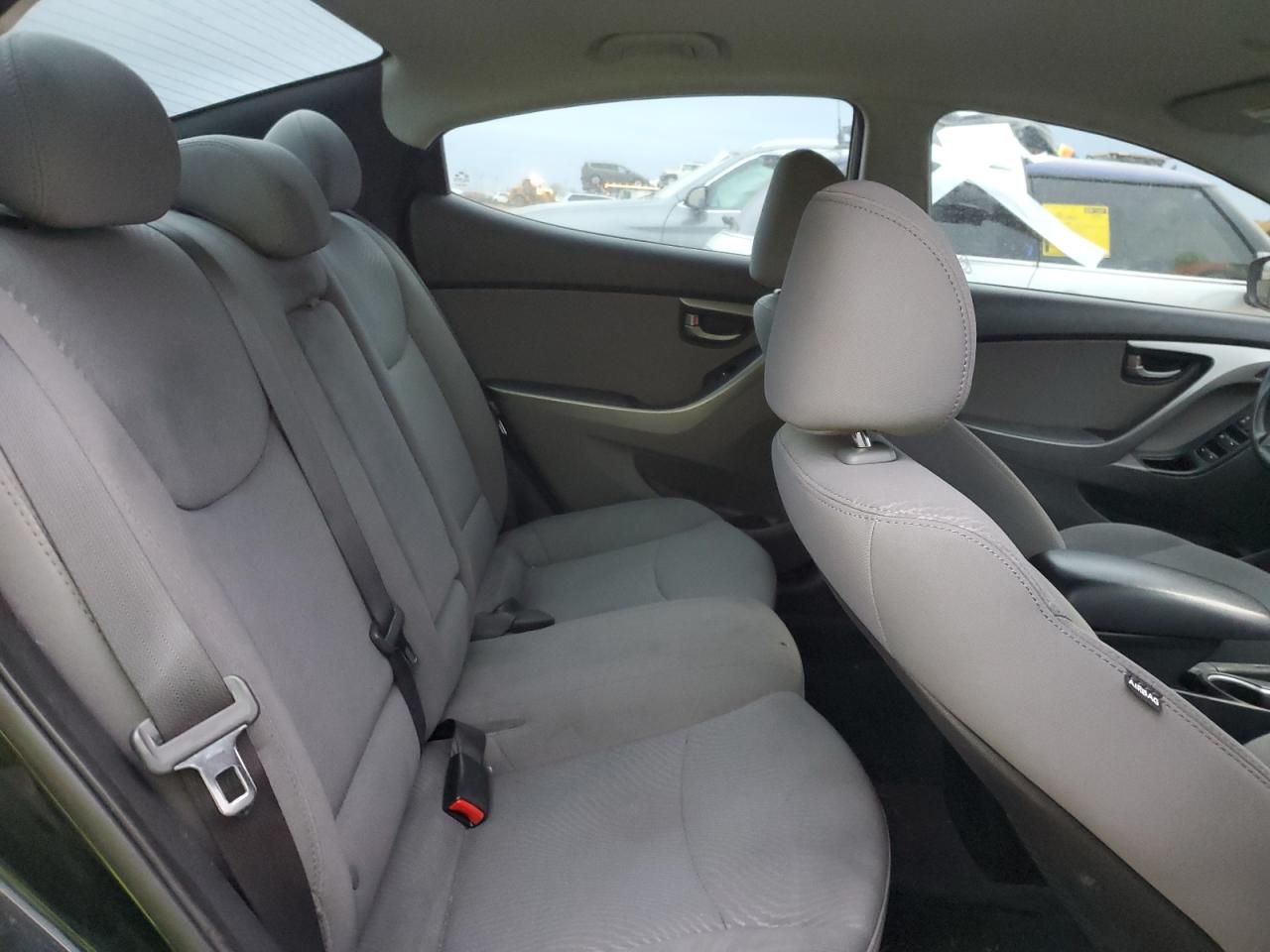 2015 Hyundai Elantra - Image 10