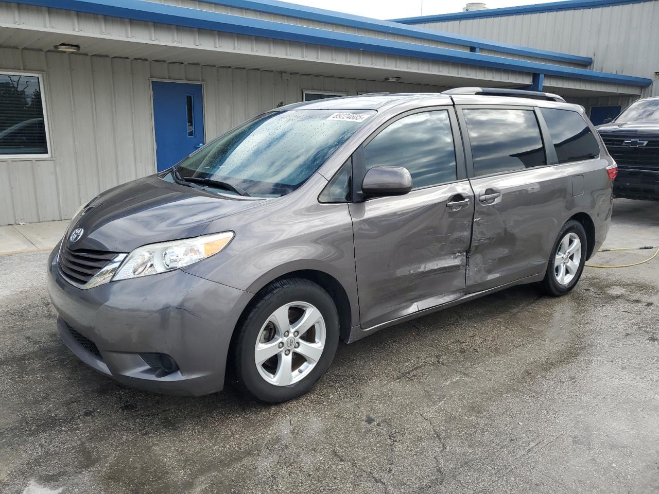 2015 Toyota Sienna - Image 1