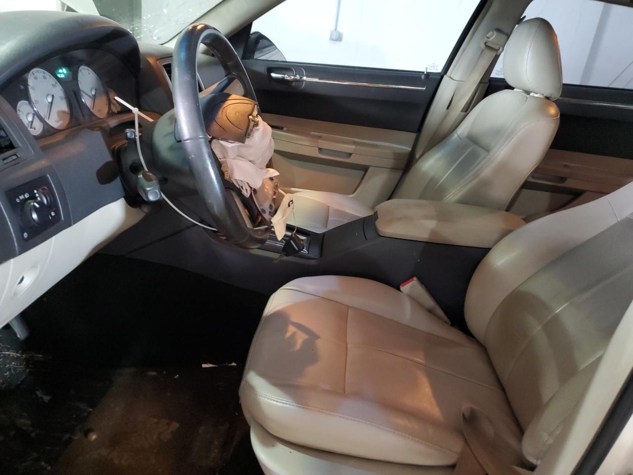 2006 Chrysler 300 - Image 7