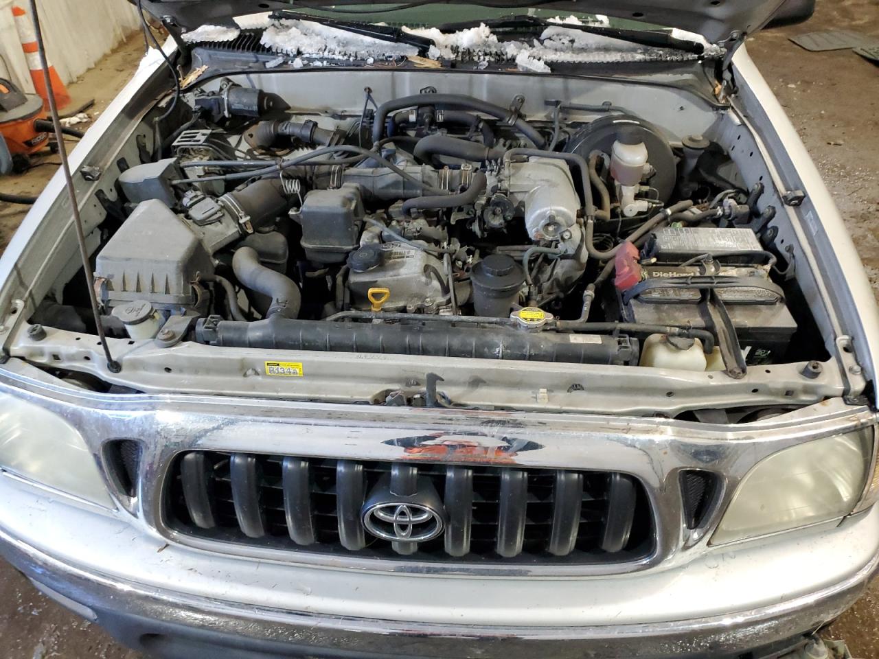 2004 Toyota Tacoma - Image 12