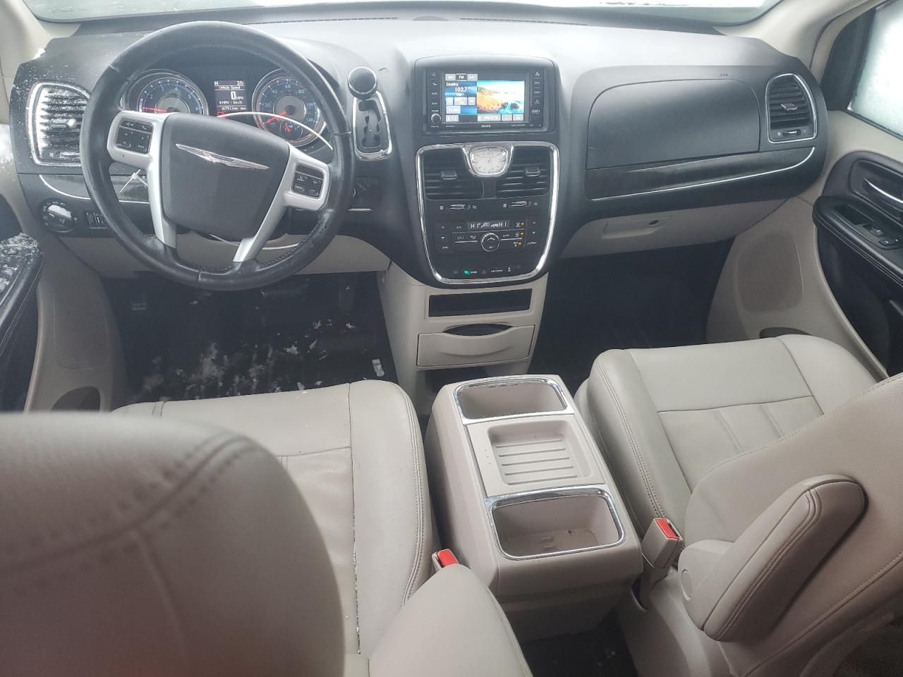 2013 Chrysler Town & Country - Image 8