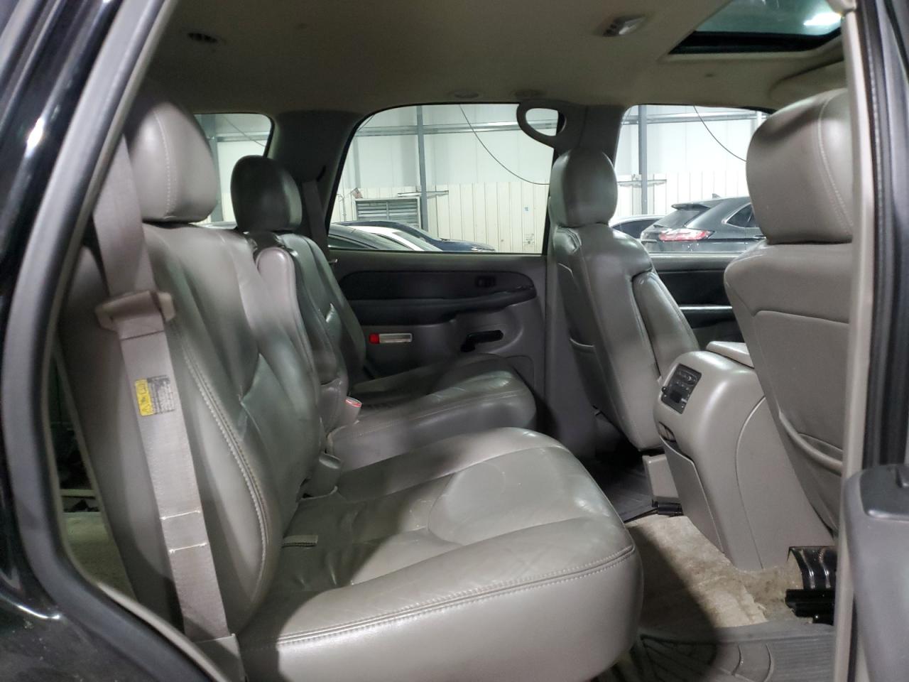 2003 Chevrolet Tahoe - Image 11