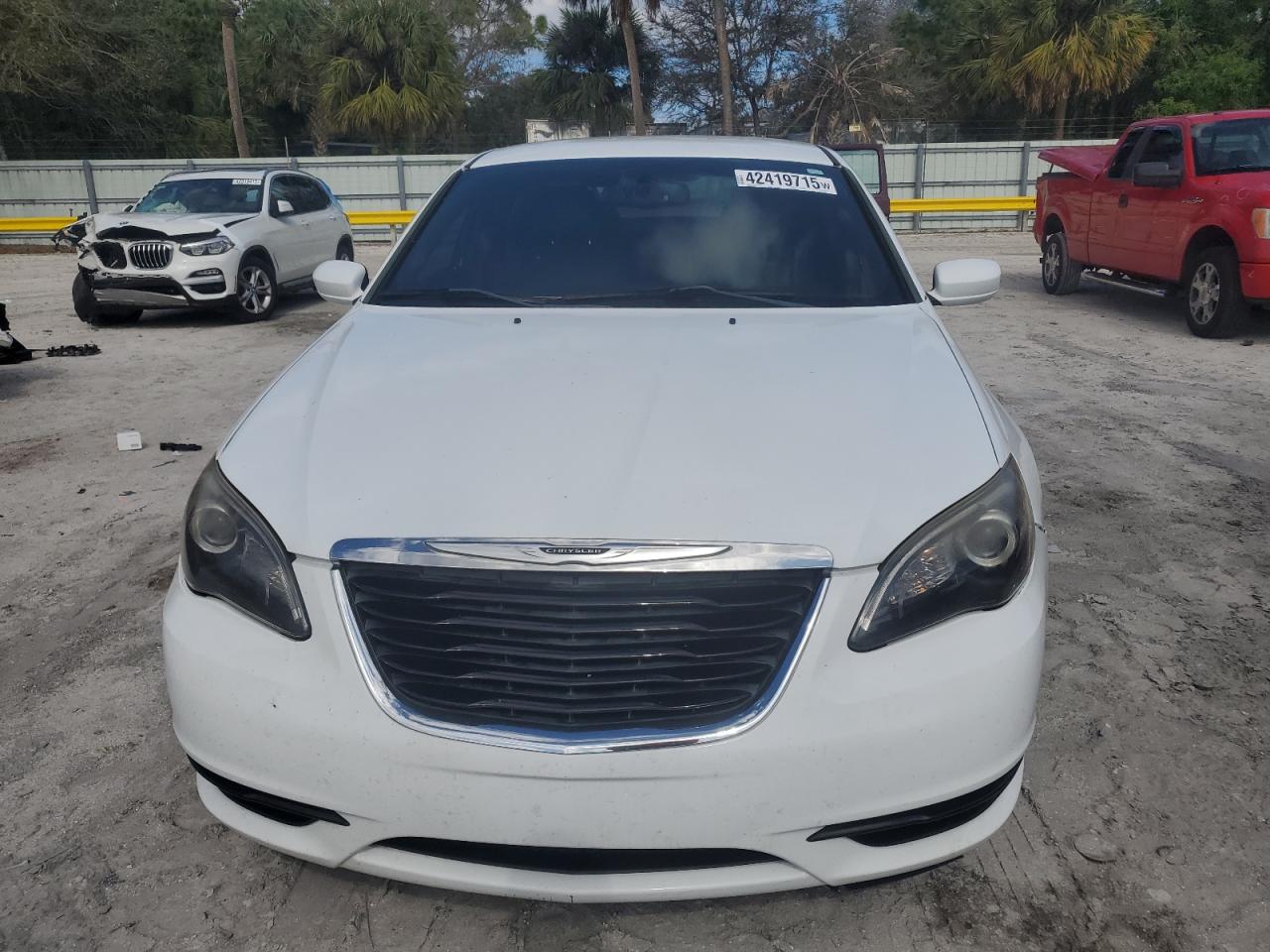 2013 Chrysler 200 - Image 5