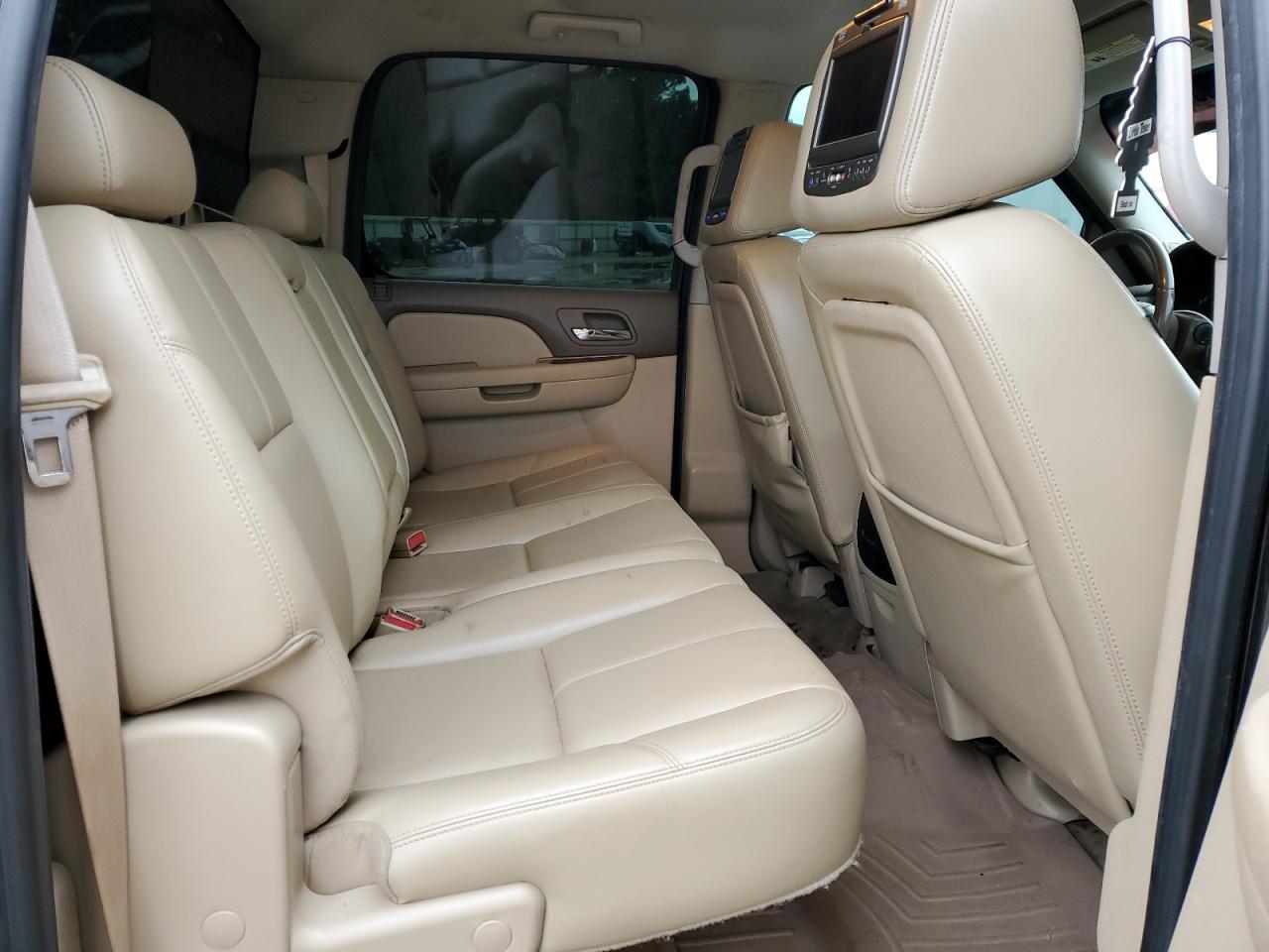 2011 Chevrolet Silverado - Image 11